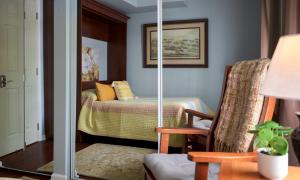 The murphy bed can accommodate another person in an extra room that will share your bathroom 